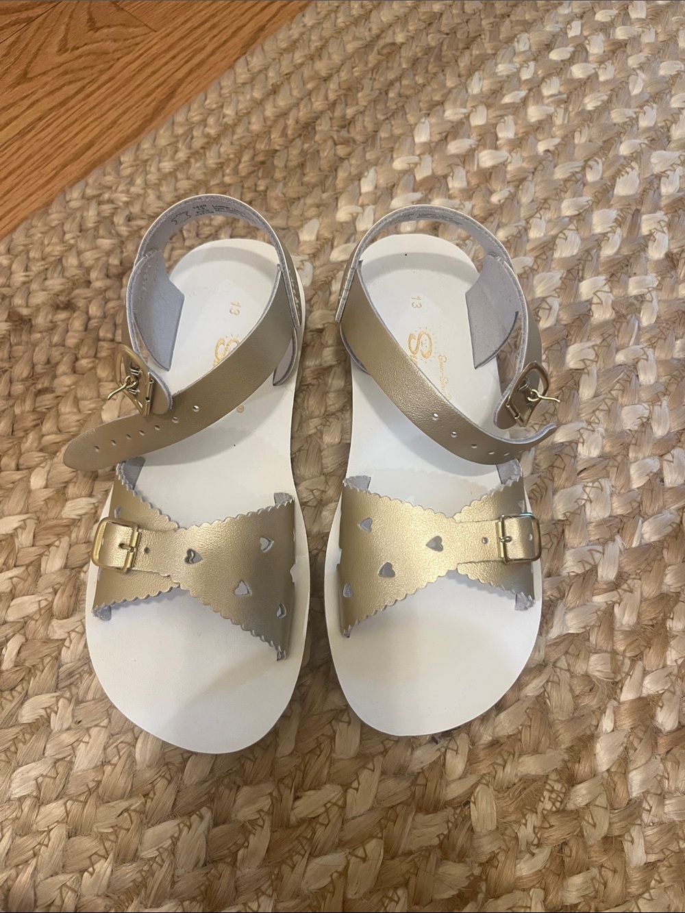 EUC Girls Sun-San Gold Sandals size 13